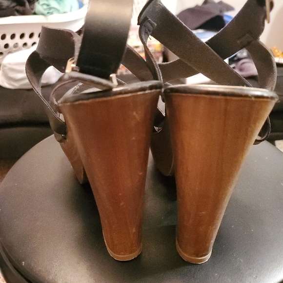 Heels - Picture 2 of 3